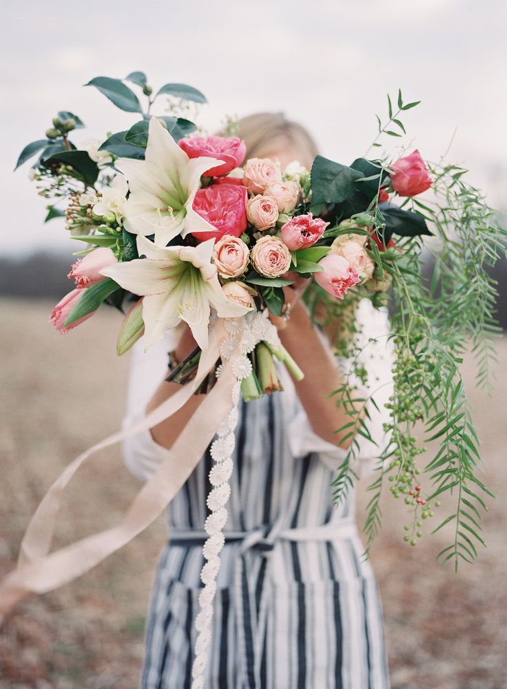 Een boerenbruiloft met pioenen Mooi wat bloemen doen