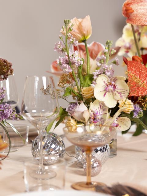 kersttafel decoratie bloemen